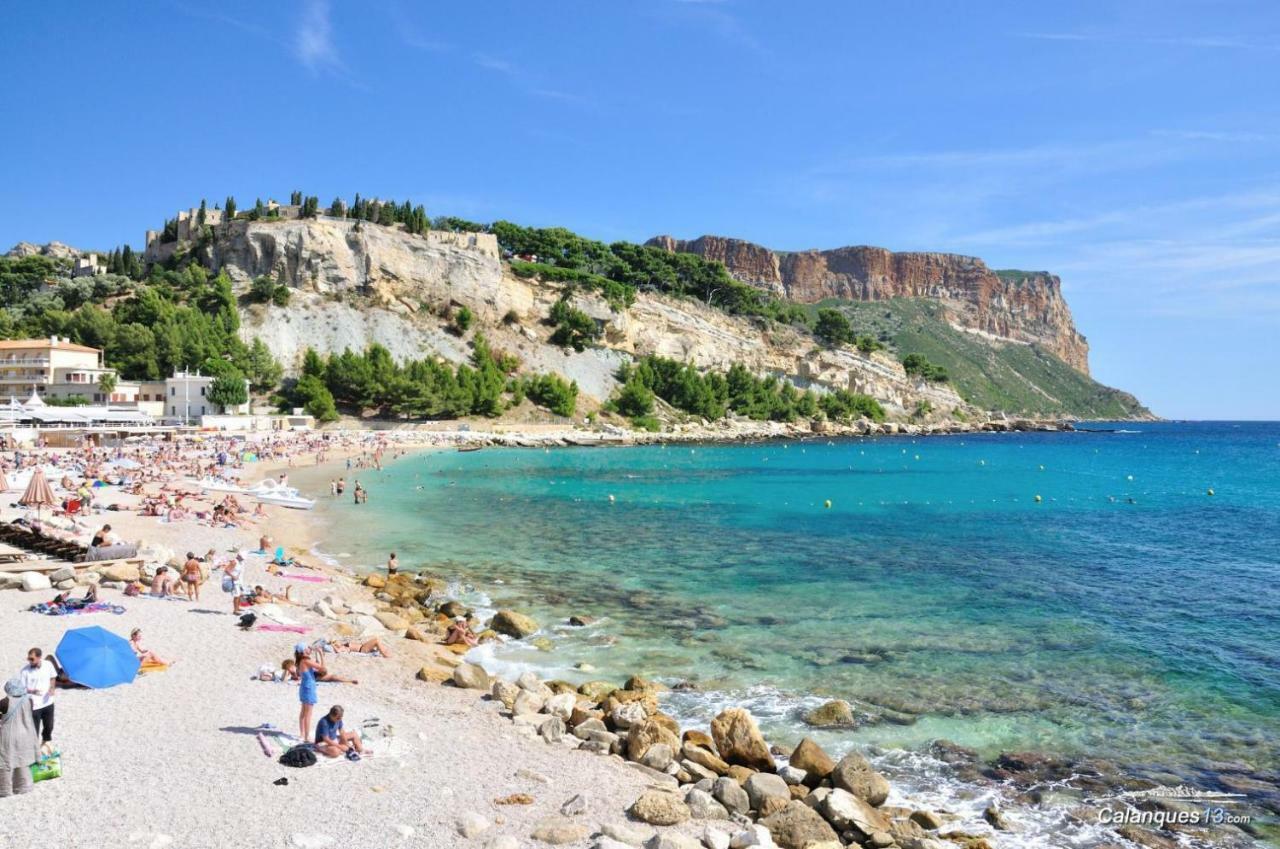 Village Parking Cassis